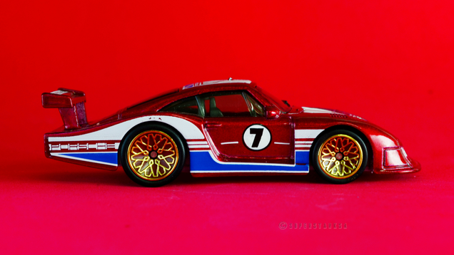 Illustration for article titled Rennsport Reunion: 1/64 Hot Wheels Car Culture Track Day Porsche 935/78